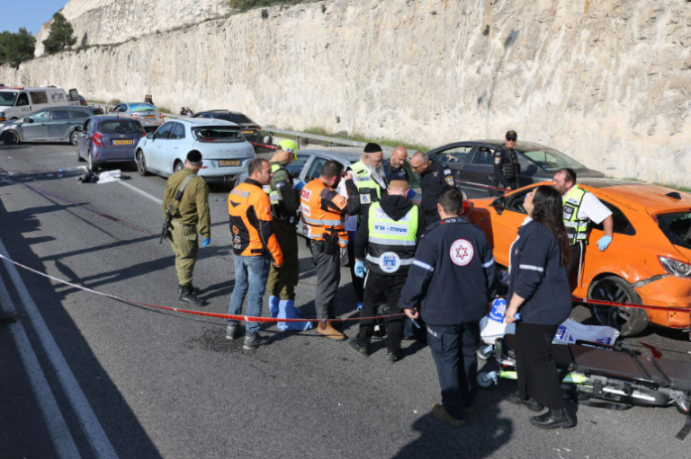 One Dead, Eleven Injured In Thursday Morning Terrorist Shooting Near Jerusalem